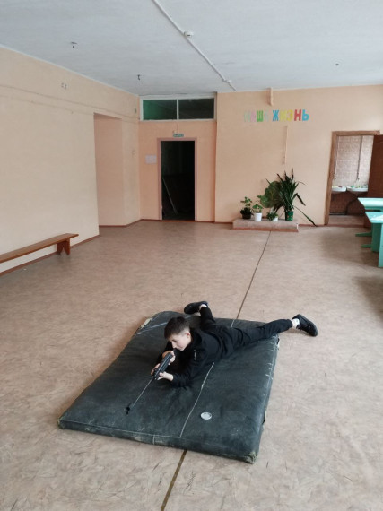 Школьное соревнование "Меткий стрелок".